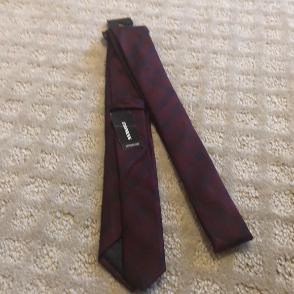 🔴⚫️ Men’s Express Skinny Tie (Brand New) - Picture 3 of 3